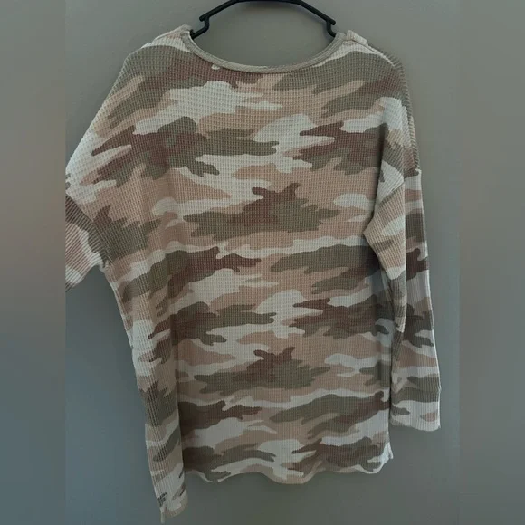 American Eagle, waffle knit camo long sleeve - Picture 3 of 3